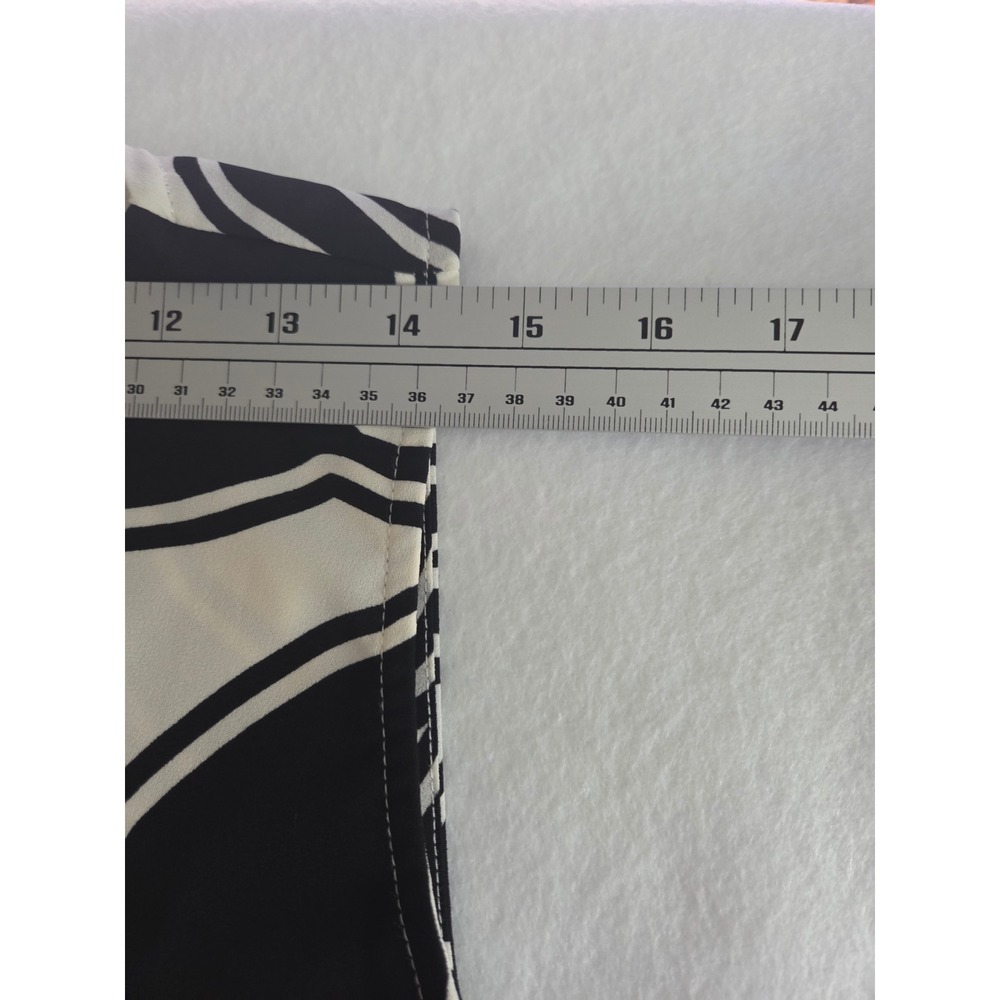Nine West Sleeveless V-Neck Blouse Black Ivory Abstract Print Plus 1X NWT - Picture 5 of 8